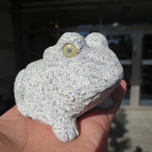 かえる カエル 置物 置き物 御影石 雑貨 蛙 グッズ 石のフロッグ 1個 KE003-B 送料無料