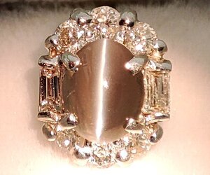 Y8883★K18WG 天然クリソベリルキャッツアイ 0.64ct 天然ダイヤモンド 0.22ct ピアス オーバル★1.0g 洗浄済 ソーティング付