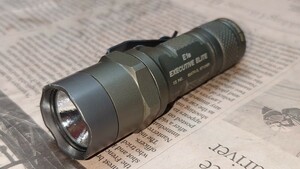 【中古】SUREFIRE E1e-HA Executive Elite 1セル3V 30ルーメン 旧ロゴ　グレー　シュアファイア　検（3P 6P 