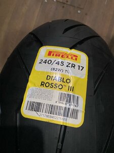 アウトレット品　新品未使用品!　PIRELLI DIABLO ROSSO3　ピレリ ディアブロロッソ3　240/45ZR17 82W DUCATI ディアベル Diavelなど