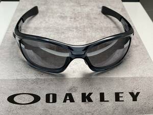 偏光★OAKLEYオークリー PITBULLピットブル CrystalBlackクリスタルブラック/POLARIZEDミラーレンズ アジアンフィット USA製サングラス