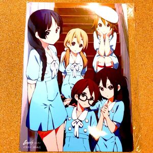 【送料無料】 B5 下敷き けいおん! K-ON! 平沢 唯 秋山 澪 田井中 律 琴吹 紬 中野 梓 放課後ティータイム HTT 京都アニメーション 京アニ