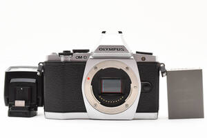 ★美品★ 【ショット数 8,016回】 オリンパス OLYMPUS E-M5 シルバー ボディ ミラーレス一眼カメラ OB1617 #120