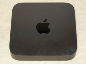 中古　Mac mini 2018 i3-3.6GHz メモリ16GB SSD128GB ケースにキズ有り　動作品