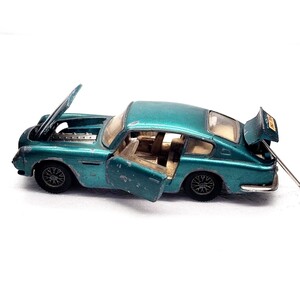 当時物 ギミック多数 エンジン再現 DINKY Toys ディンキー アストンマーチン DB7 Aston Martin 007 ジェームズボンド でお馴染 1円 012014