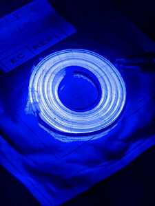 今度は防水仕様のLED COBラインテープ 青色発光(アイスブルーと思う) 12V 480/m 未使用 1メートル 実はシリコンチューブを使って点灯確認済