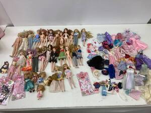 ★◆【ジャンク】着せ替え人形　洋服 大量セット 小物 バッグ ドレス 衣装他 リカちゃん 女の子 100サイズ