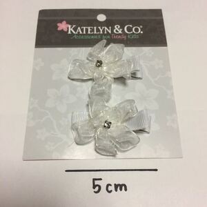 新品☆Katelyn&Co ベビーフラワーヘアピン 2個セット ヘアクリップ 白ホワイト ヘアピンヘアゴムキッズアクセサリー