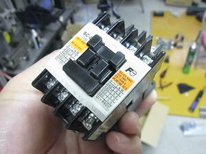 富士電機 コンタクタ 標準形電磁接触器 SC-0 SC13AA コイル電圧200V