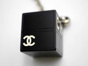 シャネル　CHANEL　アイコンシリーズ　チャーム　04S