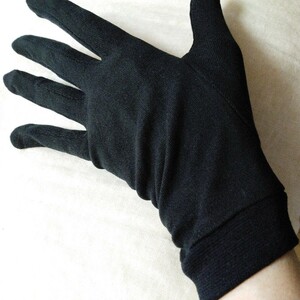 高品質 高級感 シルク100％ 手袋 ジャージー素材 ブラック 薄手 日焼け対策に ちょっと寒いときも お肌を守ります。滑らかな肌触り。