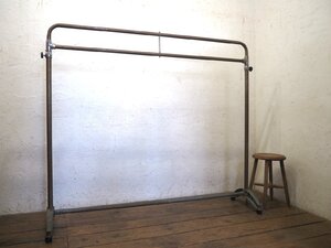 タ荷T0384◆最大H178cm×W159cm◆ビンテージ◆古い鉄製の大きいアイアンパイプハンガー◆工業系 コート 洋服掛け アパレル ラックN(ヤE)松