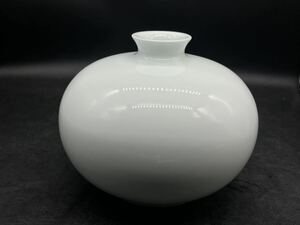 R6062720 井上萬二 作　白磁丸型 花瓶 花器 壺 人間国宝 珍しい　美品　