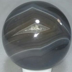 ★初だしの天然の丸い瑪瑙(メノウ)　68mm　450g　鉱物　宝石類　虎目　ダイヤ　大理石