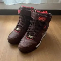 NIKE ダークブラウン/レッド スニーカー