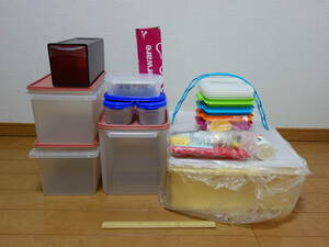 ★④新品+中古　Tupperware タッパーウェア 　大量セット　スーパーケース+12Lキーパー+5キロキーパー+MMだ円+カルテット+その他色々★