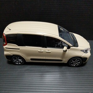 ● カラーサンプル「1/30　シエンタ」ベージュ　TOYOTA　ミニカー　SIENTA　sienta　4V6