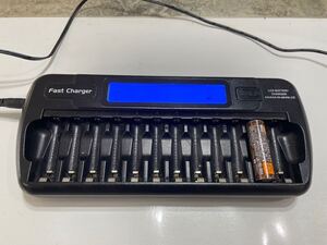 ★美品★Fast Charger 12本同時 単3・単4ニッケル水素充電池用充電器　放電機能付 充電状態が一目で分かる残量表示機能付