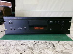 ■CD-201　TASCAMタスカム(TEAC)の業務用CDプレーヤー CD-201