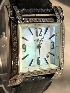 Versace ベルサーチ の 最高峰 ヴェルサーチ 時計 箱付 メンズ 日本に1つ シェル 高級 ダイヤ 定価68万 美品 エルメス ショーメ ケース付属