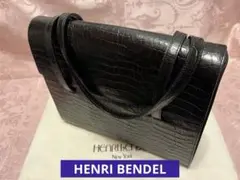 極美品　HENRI BENDEL 型押しハンドバッグ