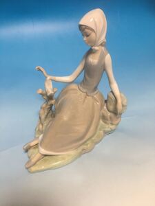 陶磁器　リヤドロ LLADRO 羊飼いの少女と鳩　HAND MADE IN SPAIN