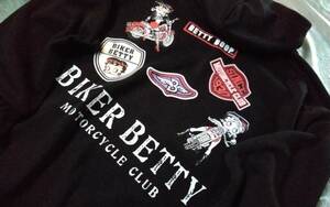 ☆メンズ☆BETTYBOOP ☆BIKER BETTY ☆カッコいい！ワッペン６種類♪バイカーベティちゃん淡黒色長袖パーカーです(o^―^o)大きいサイズ３Ｌ