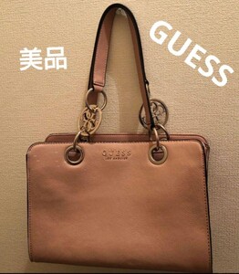 【美品】GUESS　ゲス　ショルダーバッグ　完売品　収納　　通勤　ピンクベージュ　綺麗め　 ハンドバッグ　