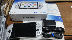 ●PSVita PS Vita PCH-2000 ZA25 シルバー 本体●