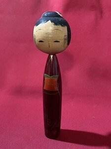 ｃ▼**　こけし　１点　スリムなこけし　オレンジの帯　郷土玩具　木地玩具　民芸品　コケシ　KOKESHI　/　B01上