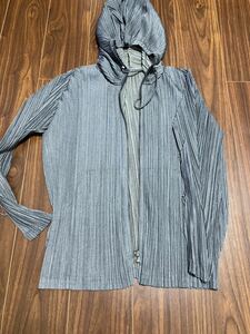 ISSEY MIYAKE・イッセイミヤケ ・pleats please・グレー・ジップアップパーカー 