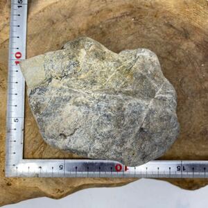 【J118】0.8kg　翡翠含有　原石　ヒスイ　糸魚川産　水石　自然石　観賞石　天然石　素材
