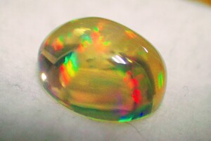 天然オパール　８．６CT