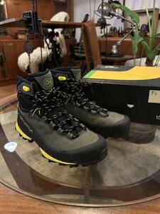 スポルティバ　LA SPORTIVA TX5 GTX トレッキングシューズ ゴアテックス　Vibramソール　登山靴　サイズ40 25.5cm スカルパ　mont-bell