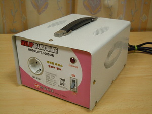 即決！　３ＫＶＡ（３０Ａ）AC110VをAC220Vへ昇圧トランス　ＨＴ－３０００ＵＲ　６０Ｈｚ　ＵＰトランス 　中古品