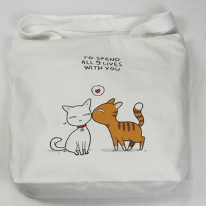 ◆【新品】かわいくて使える猫イラスト入りトートバッグ◆猫柄 ネコ柄ショルダーバッグ アベックねこ チュッ！ キャンバス白 BA18