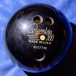 ボウリングボール 13ポンド Columbia 300 White Dot lb Bowling Ball Black 黒色 ブラック コロンビア made in U.S.A ホワイトドット