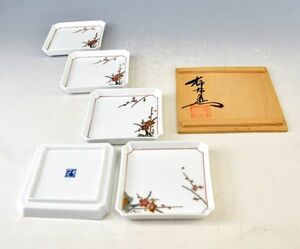 【柿右衛門窯】「錦　角形　梅絵　小皿　五客」 磁器 色絵 二重角福印 染付銘 栞添 共箱 y92271231