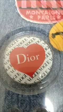 新品 クリスチャンディオールCD Christian Dior 缶バッジ