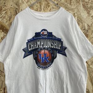 NCAA バスケロゴ半袖Tシャツ　メンズL g3