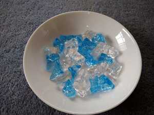 インテリアに！ガラス製の氷のカケラ・クリア&ブルー（水色）各14粒