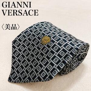 【美品】GIANNI VERSACE ジャンニヴェルサーチ ネクタイ シルク 高級感 イタリア製 上品 エレガント ブラック シルバー W27