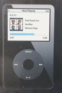 03☆【未開封/送料520円】Apple/アップル iPod 30GB MA146J/A ブラック 黒 デジタルオーディオプレーヤー 2013年☆995N8/b*