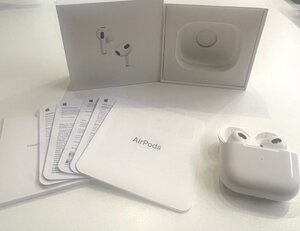 小樽店【中古品】【動作確認済み】1-04 Apple アップル Air Pods エアーポッズ 第3世代 MPNY3J/A A2897 ワイヤレスイヤホン 本体 箱付き