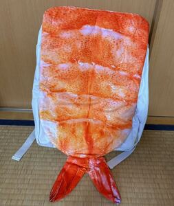 ゆでエビの握りのリュックサック　活きな寿司　全長:約50cm　対象年齢7歳以上　プライズ景品