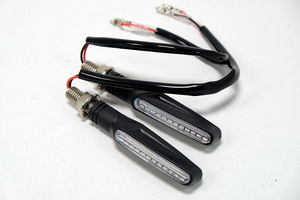 ＊未使用＊LED シーケンシャルウインカー　スモール：白発光 ２個（左右）セット WD61 バイク 汎用