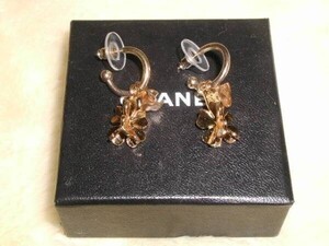 ☆送料無料☆CHANEL　シャネル　四つ葉のクローバー＆COCOチャーム　ピアス(USED)