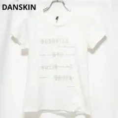 ダンスキン　プリントTシャツ　半袖　ホワイト　英字　カジュアル　ビッグプリント