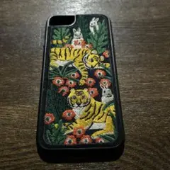 iPhoneSE タイガー　虎　刺繍　ウィグルウィグル