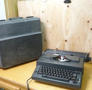 ＠olivetti LETTERA 39EC オリベッティ タイプライター レトロ アンティーク コレクション 文書作成 文字打ち 文具 ジャンク品扱い